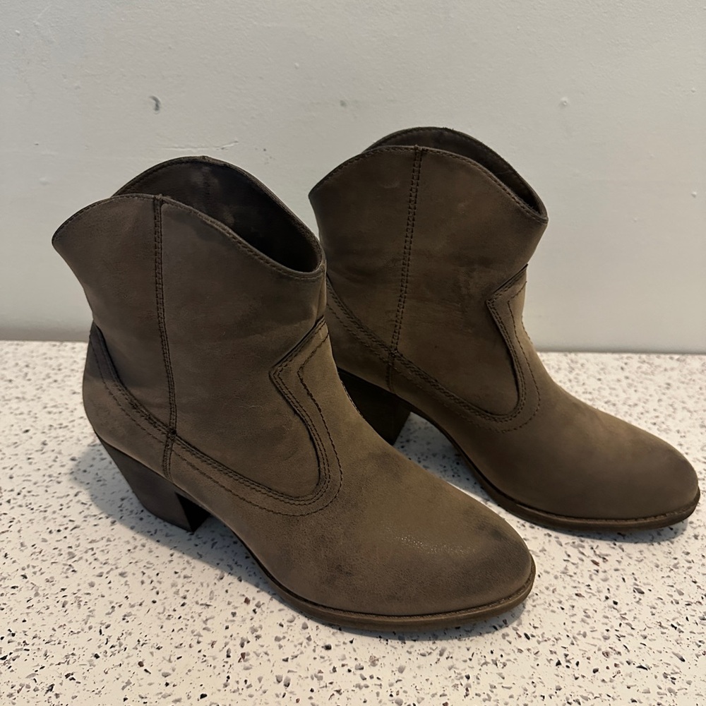 Rocket Dog Women's Tan Heeled Boots